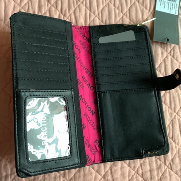 KENNETH COLE -  Black Clutch Wallet - pocketed interior card holder - Picture 5 of 8